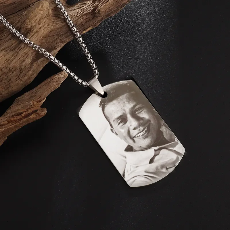 Cadena Plateada Testimonio de Acero